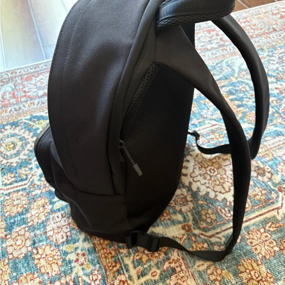 lululemon athletica Black Minimalist Backpack